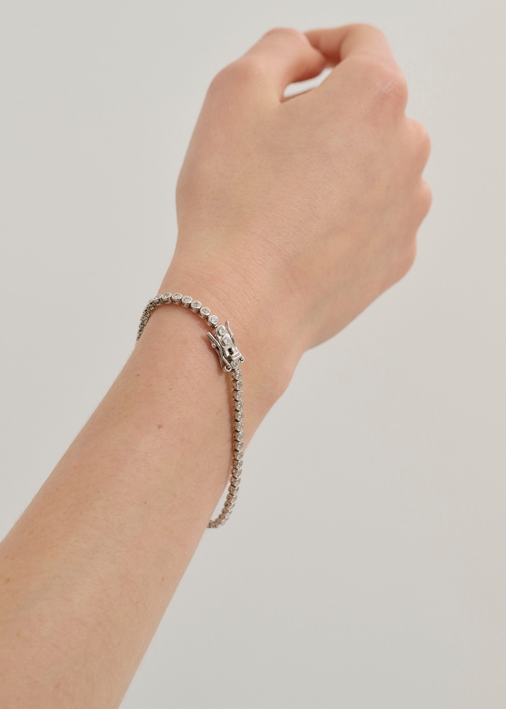 Round Diamonte Clasp Bracelet (7601178574929)