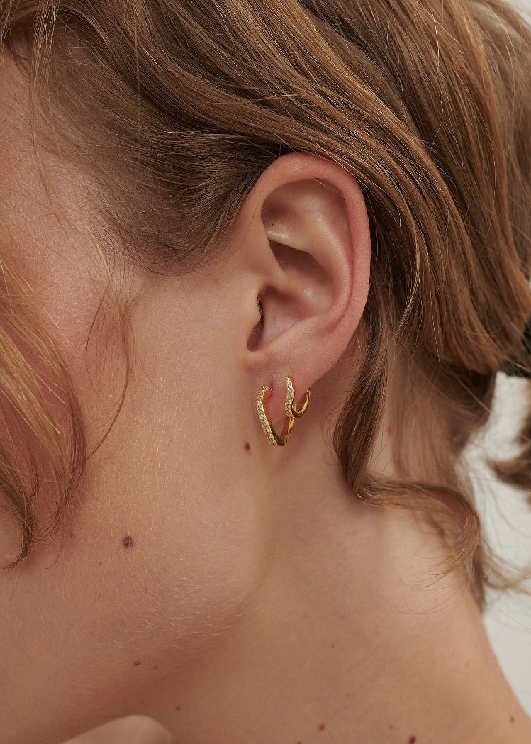 Diamante Wavy Huggie (7014238814289)