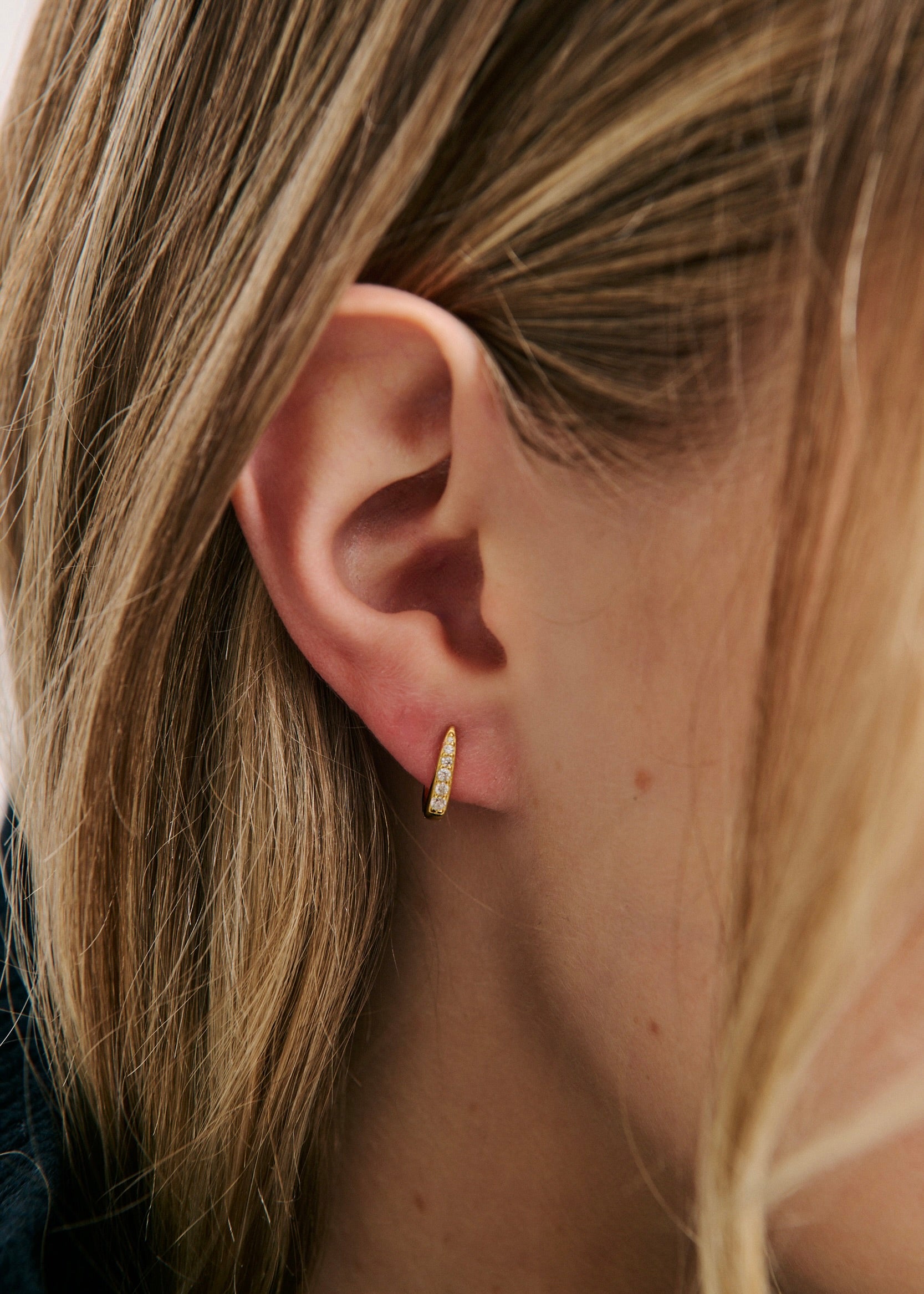 Diamante Huggie (7726442840145)