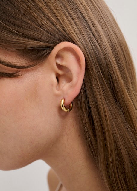 Smooth Rounded Huggie (7080033550417)