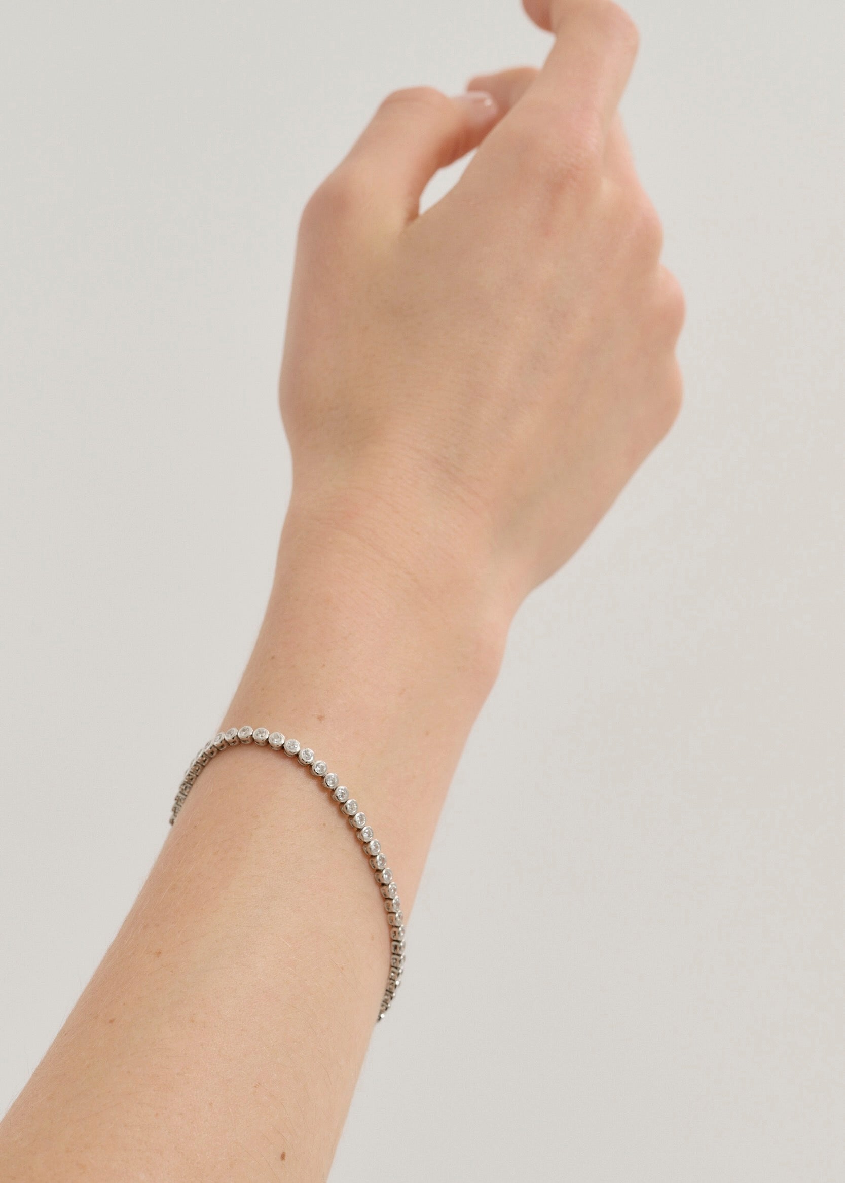 Round Diamonte Clasp Bracelet (7601178574929)