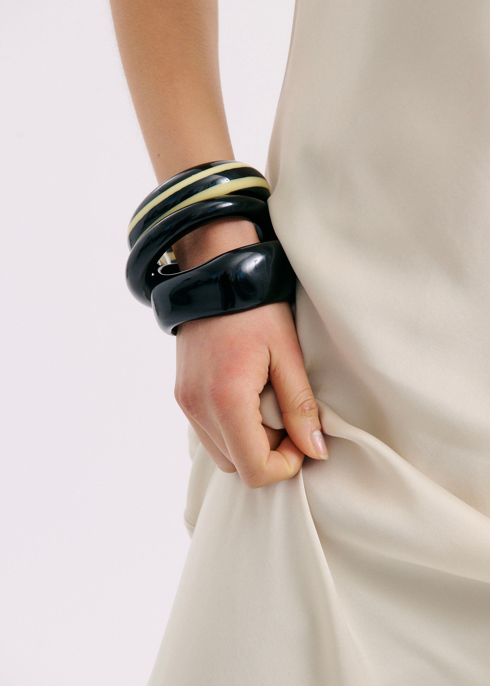 Motif Bangle (7855724658769)