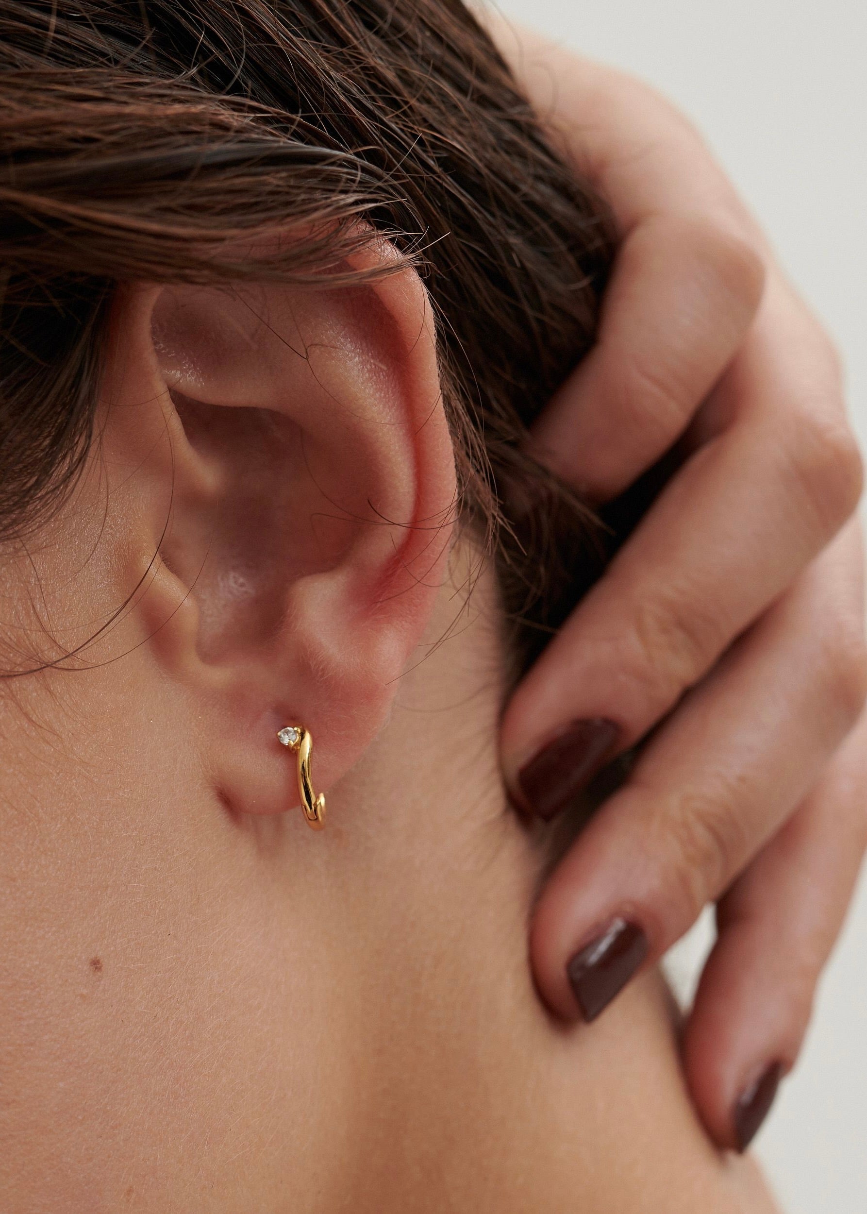 Uno Diamante Wavy Huggie (7114473373777)