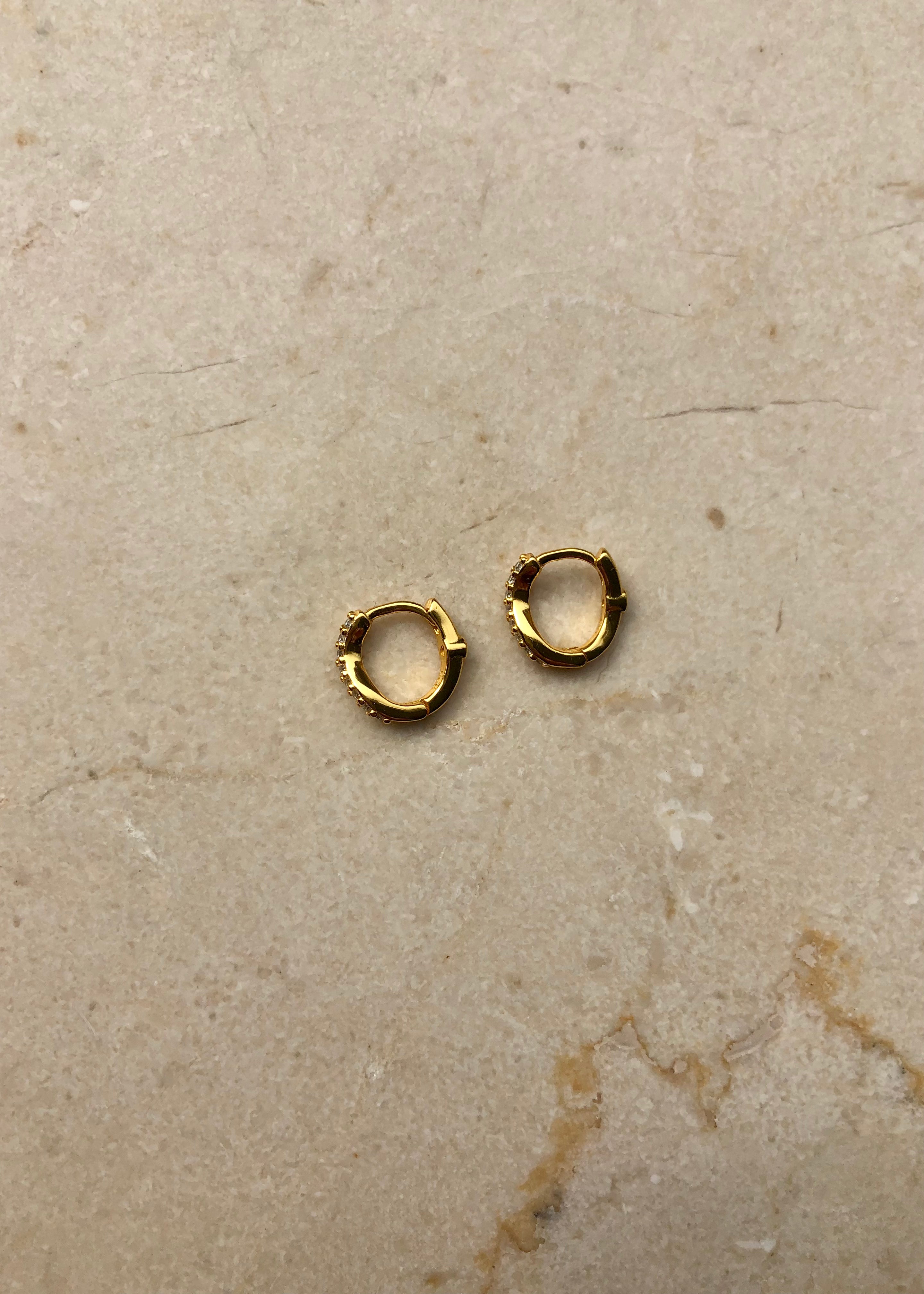 Diamonte Wavy Huggie (7014238814289)