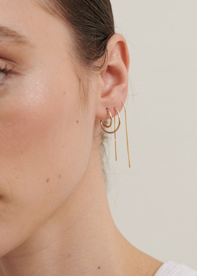 Model wears Short Gold Box Chain Thread Earring with 12mm Gold Endless Hoop and 16mm Gold Endless Hoop (6695457390673)
